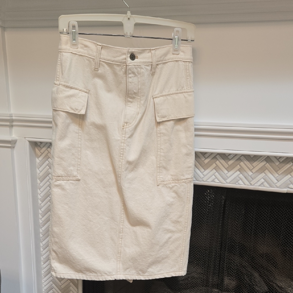 Banana Republic Beige Denim Cargo Skirt with Side Pockets. Size 2